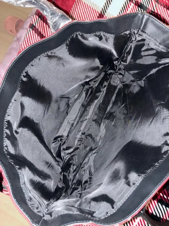 NEW Victoria's Secret Red and Black Plaid Tote with Floral Crest - Picture 4 of 6